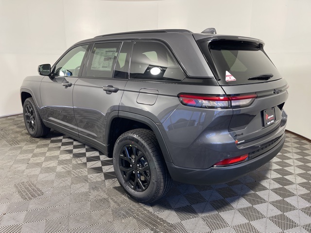 2025 Jeep Grand Cherokee Altitude X photo 4