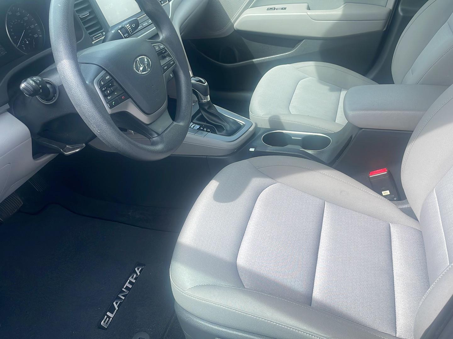 2017 Hyundai Elantra SE photo 2
