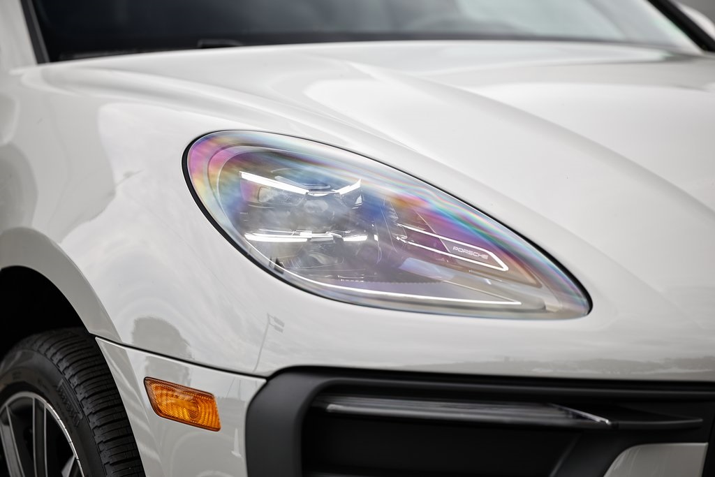 2025 Porsche Macan T photo 18