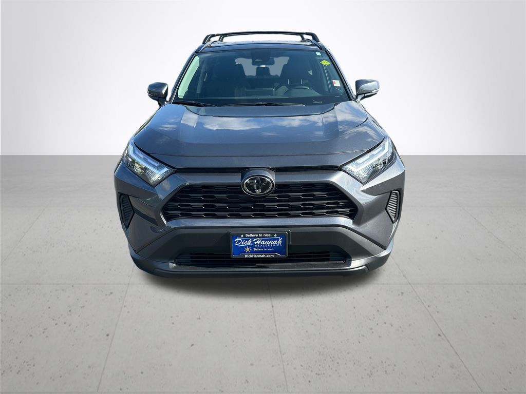 2025 Toyota RAV4 XLE photo 3