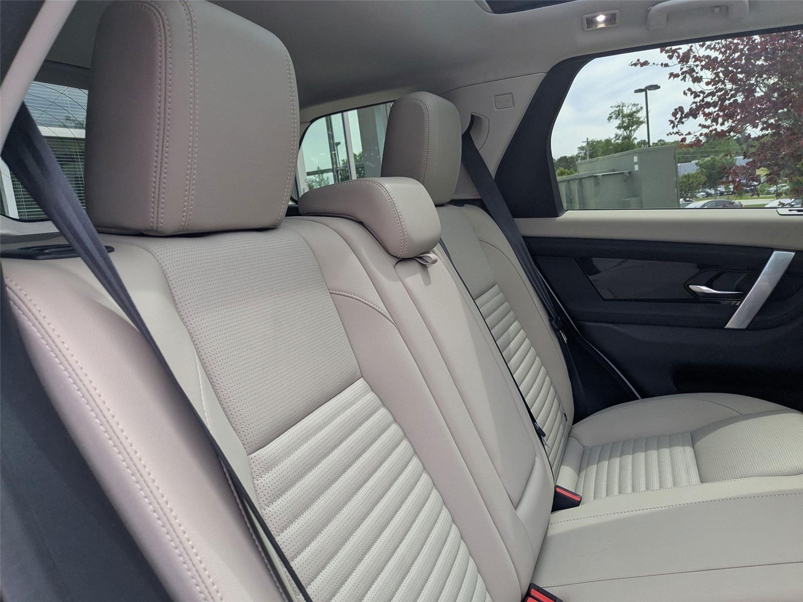 2024 Land Rover Discovery Sport S photo 27