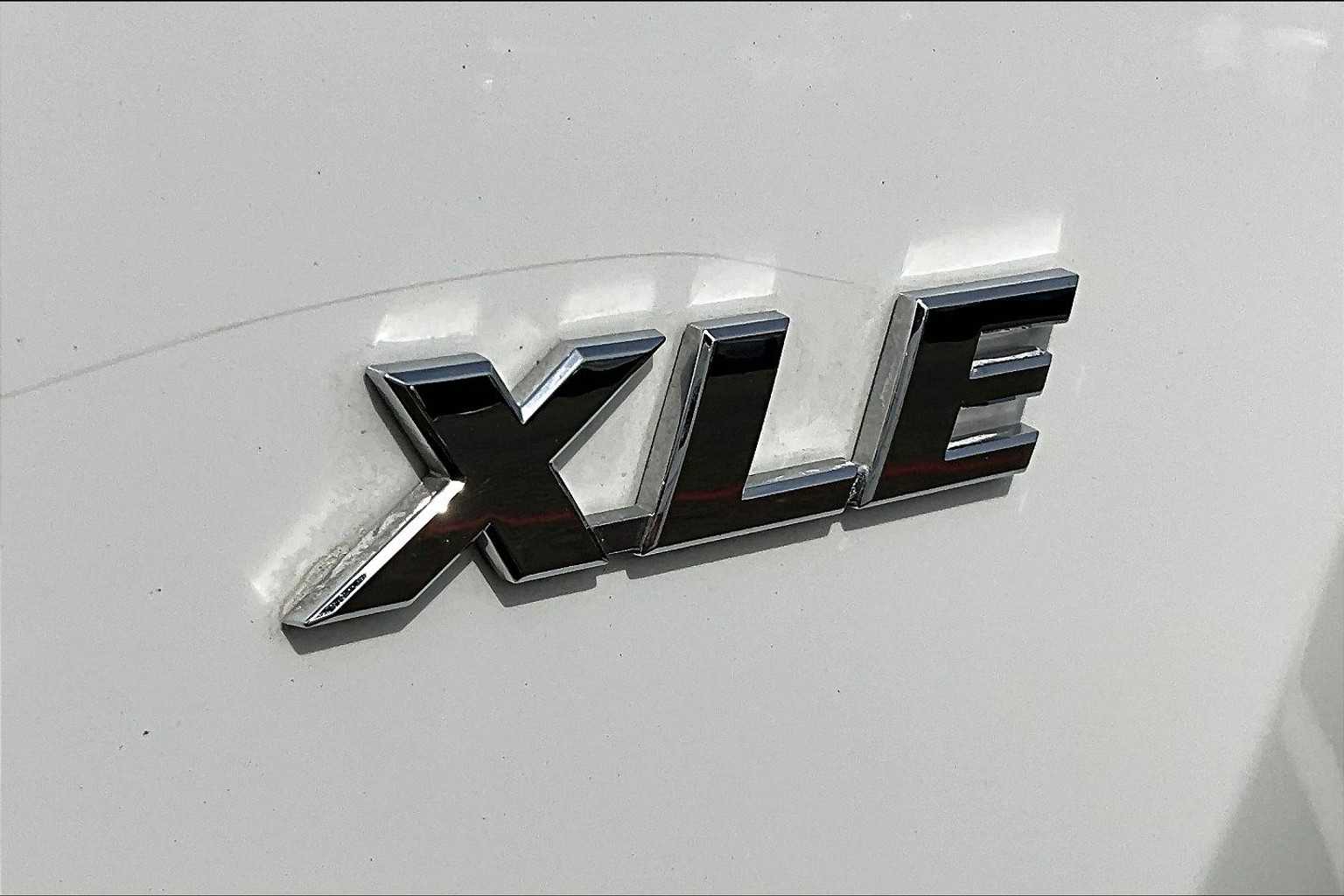 2018 Toyota RAV4 XLE photo 9