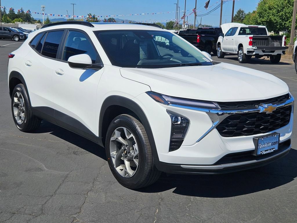 2025 Chevrolet Trax LT photo 6