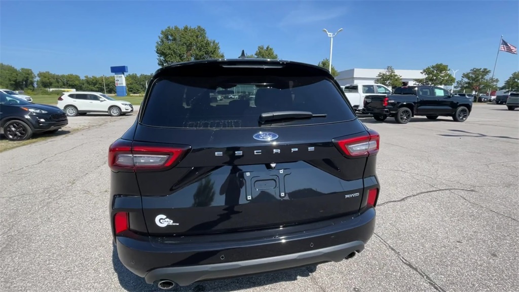 2024 Ford Escape ST-Line photo 6