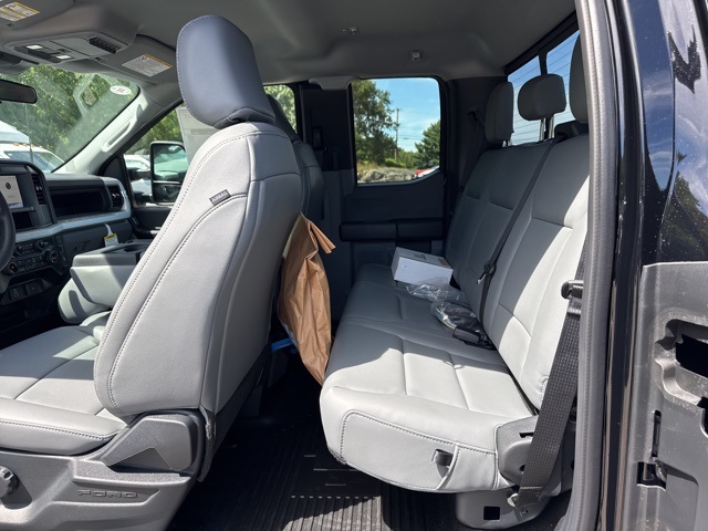 2025 Ford F-550 XL photo 4
