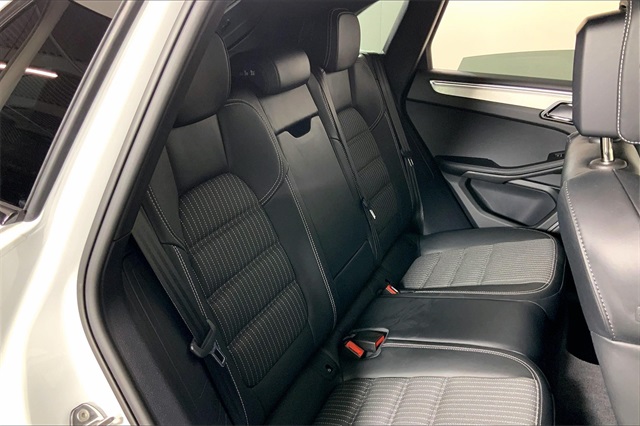 2023 Porsche Macan T photo 19