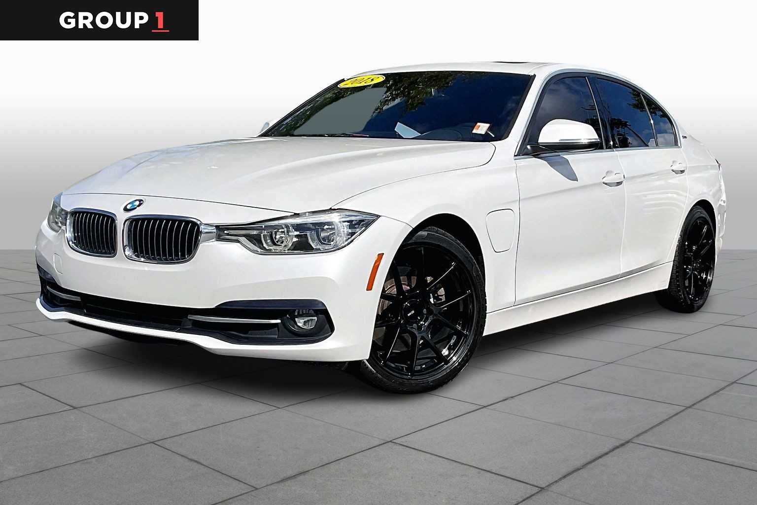 2018 BMW 3 Series 330e's photo