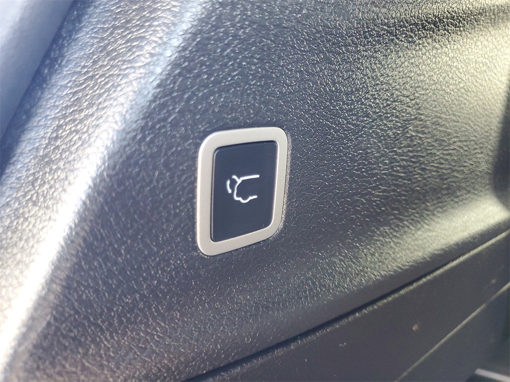 2024 Chrysler Pacifica Touring photo 10