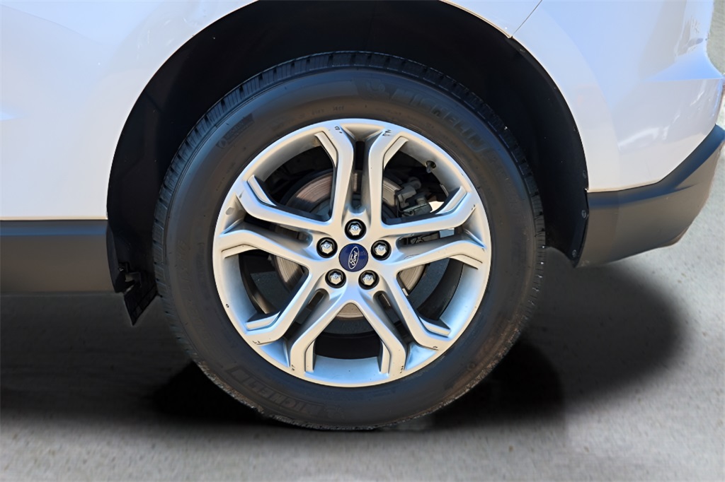 2016 Ford Edge Titanium photo 22