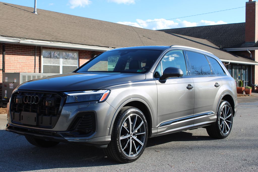2025 Audi Q7 45 Premium Plus photo 3