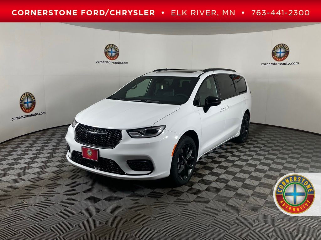 2026 Chrysler Pacifica Select's photo