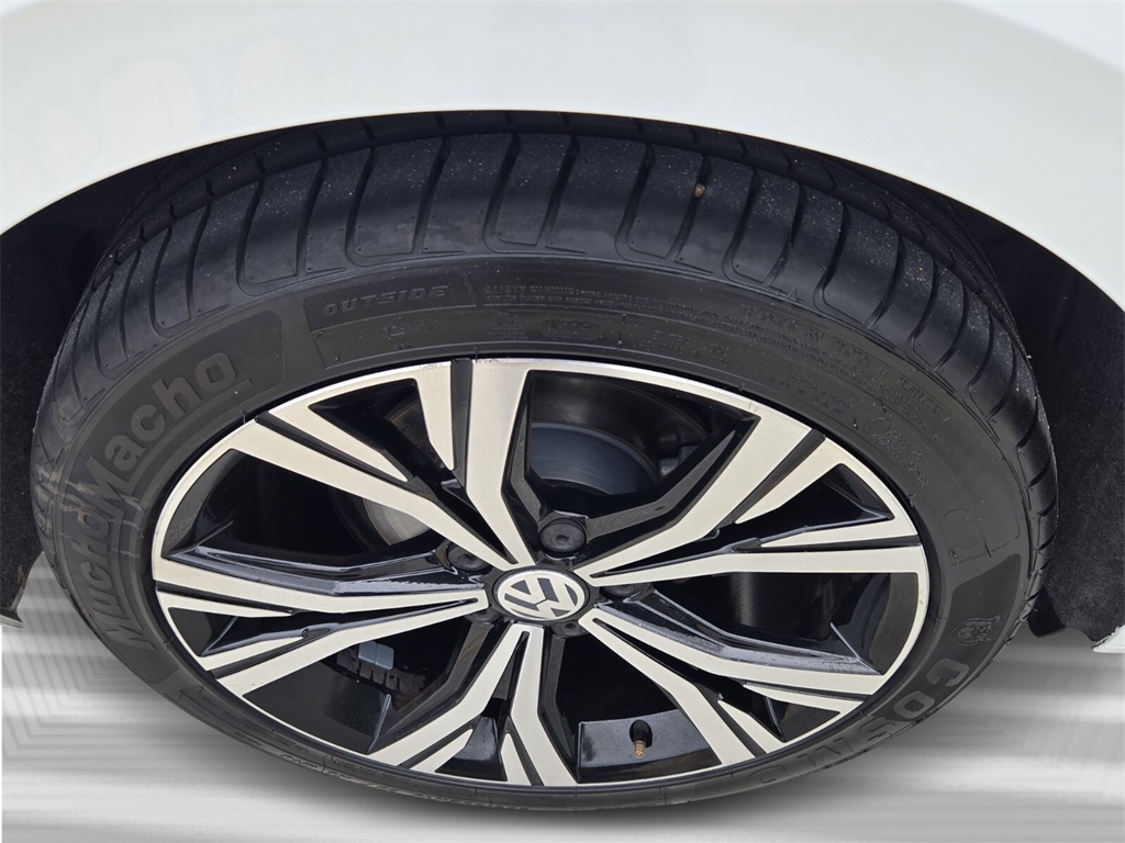 2022 Volkswagen Passat 2.0T SE photo 8