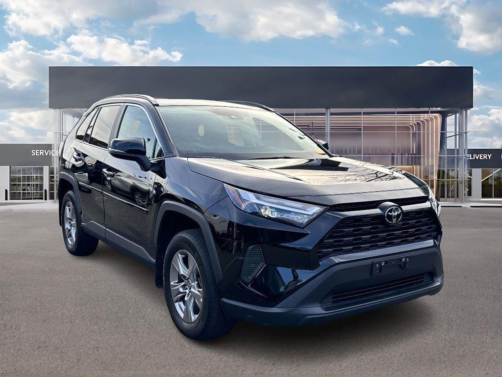 2022 Toyota RAV4 XLE photo 3