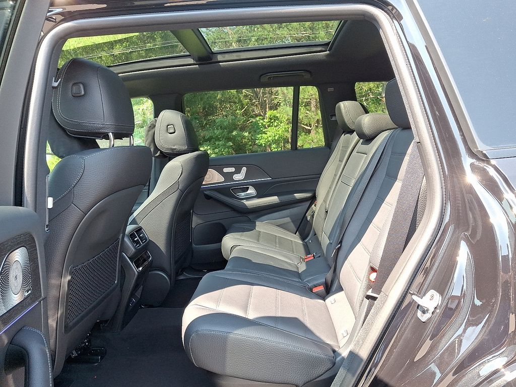 2025 Mercedes Benz GLS 450 4MATIC photo 7