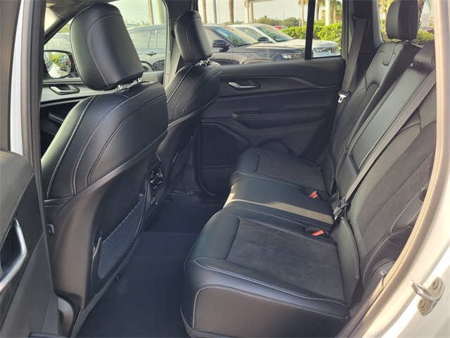 2025 Jeep Grand Cherokee Altitude photo 11