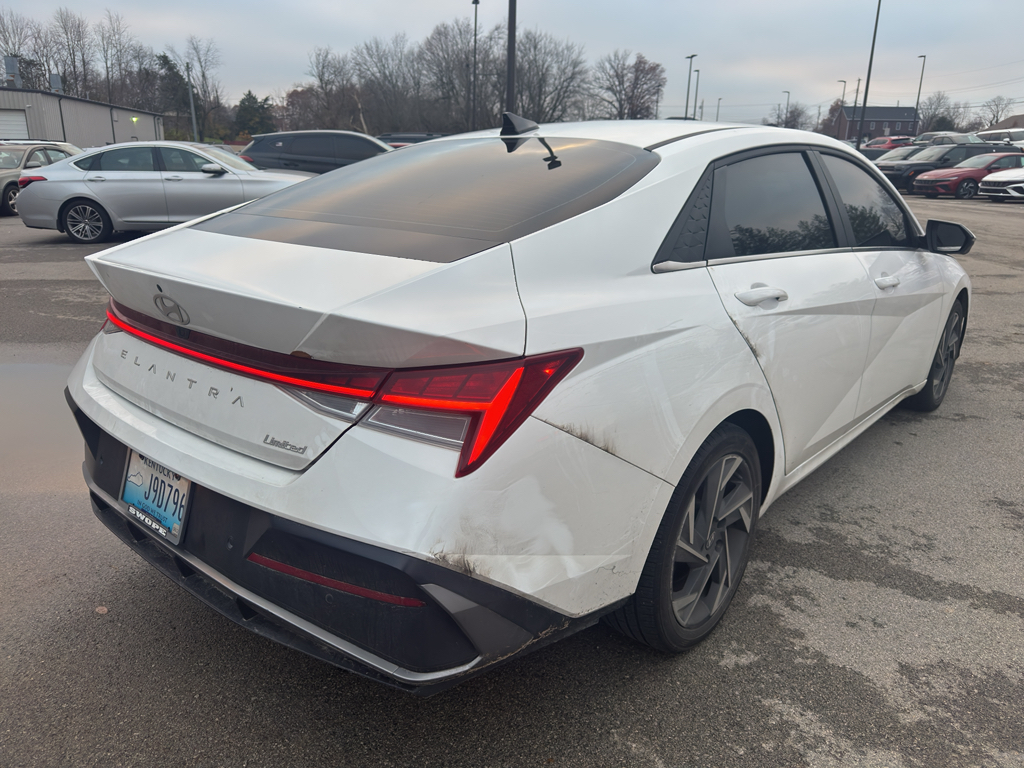 2024 Hyundai Elantra Limited photo 3