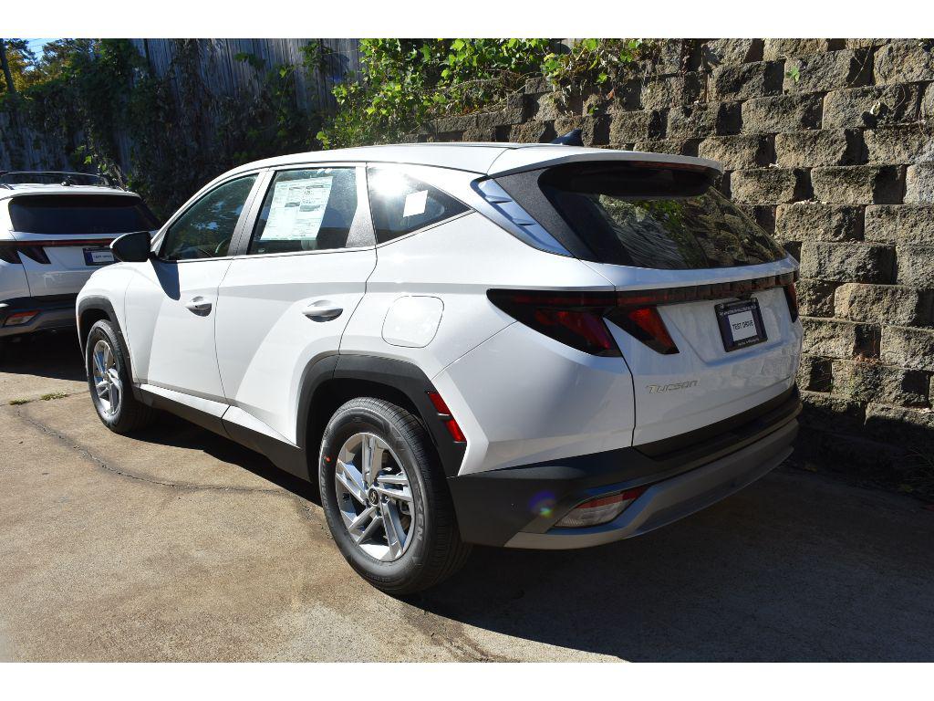 2026 Hyundai Tucson SE photo 3