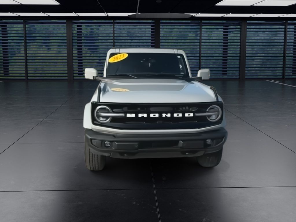 2023 Ford Bronco Outer Banks photo 2