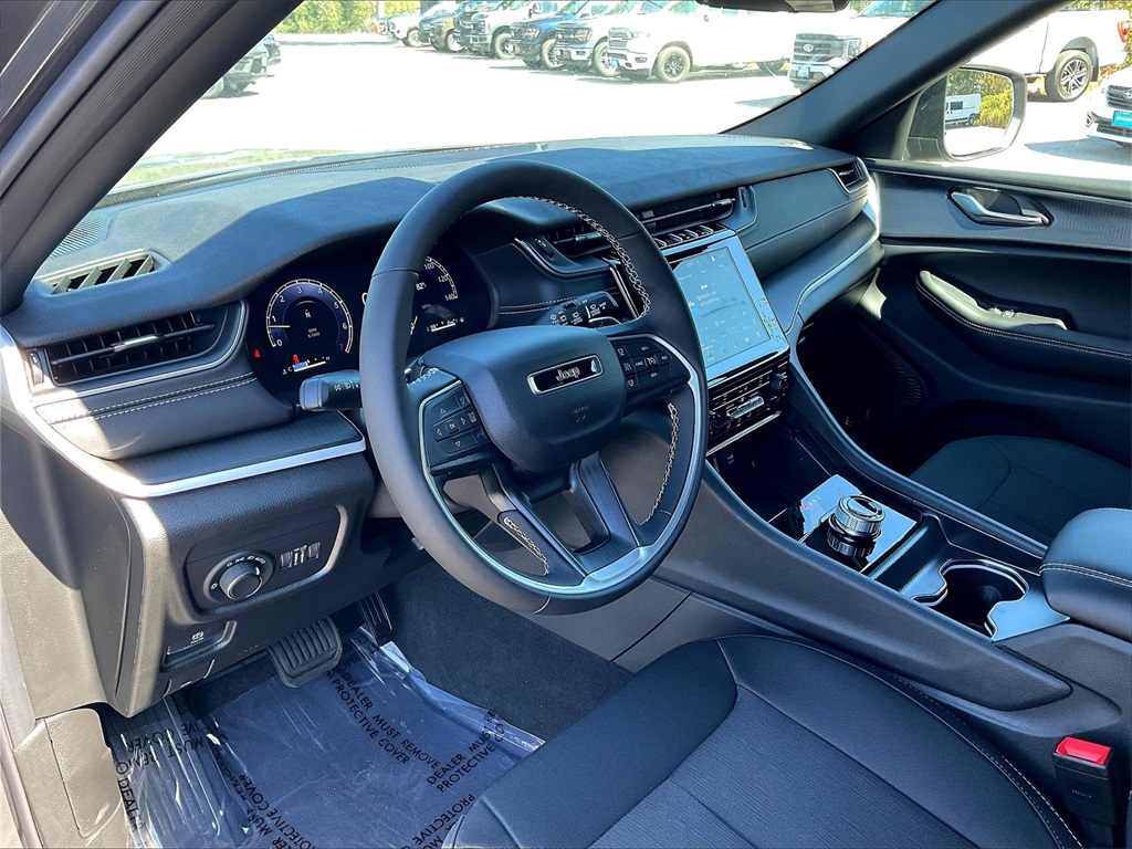 2025 Jeep Grand Cherokee Laredo X photo 8