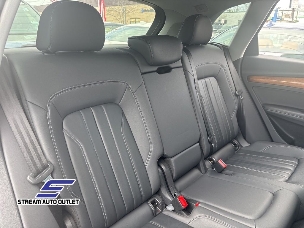 2023 Audi Q5 40 Premium Plus photo 11