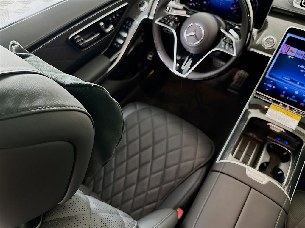 2025 Mercedes Benz S 580 4MATIC photo 2