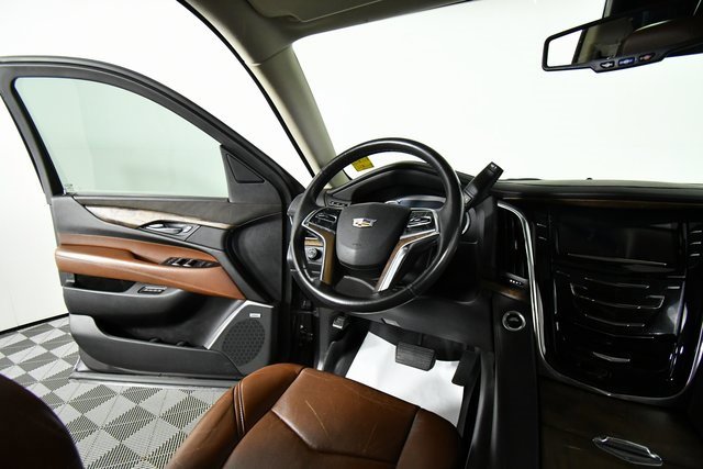 2016 Cadillac Escalade Luxury photo 18