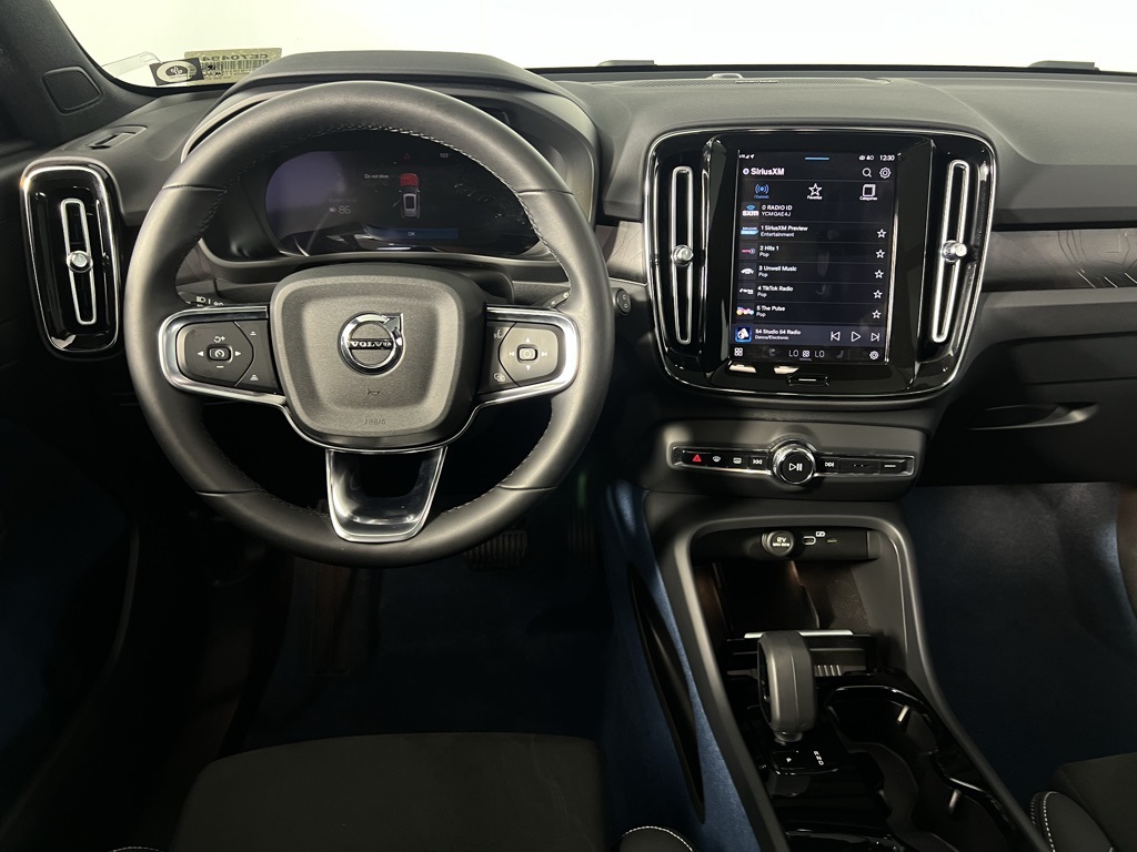 2023 Volvo XC40 Recharge Ultimate photo 12