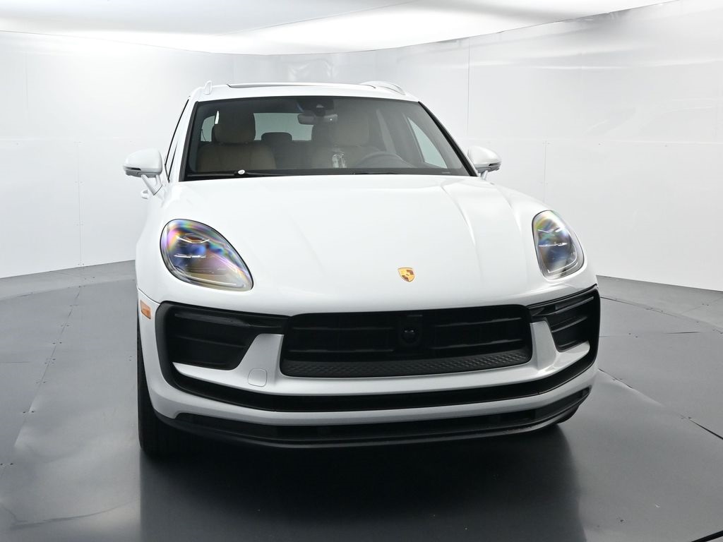 2026 Porsche Macan T photo 14