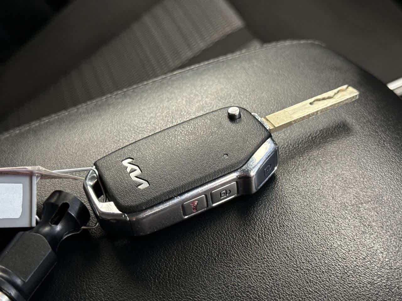 2023 Kia Sorento LX photo 25