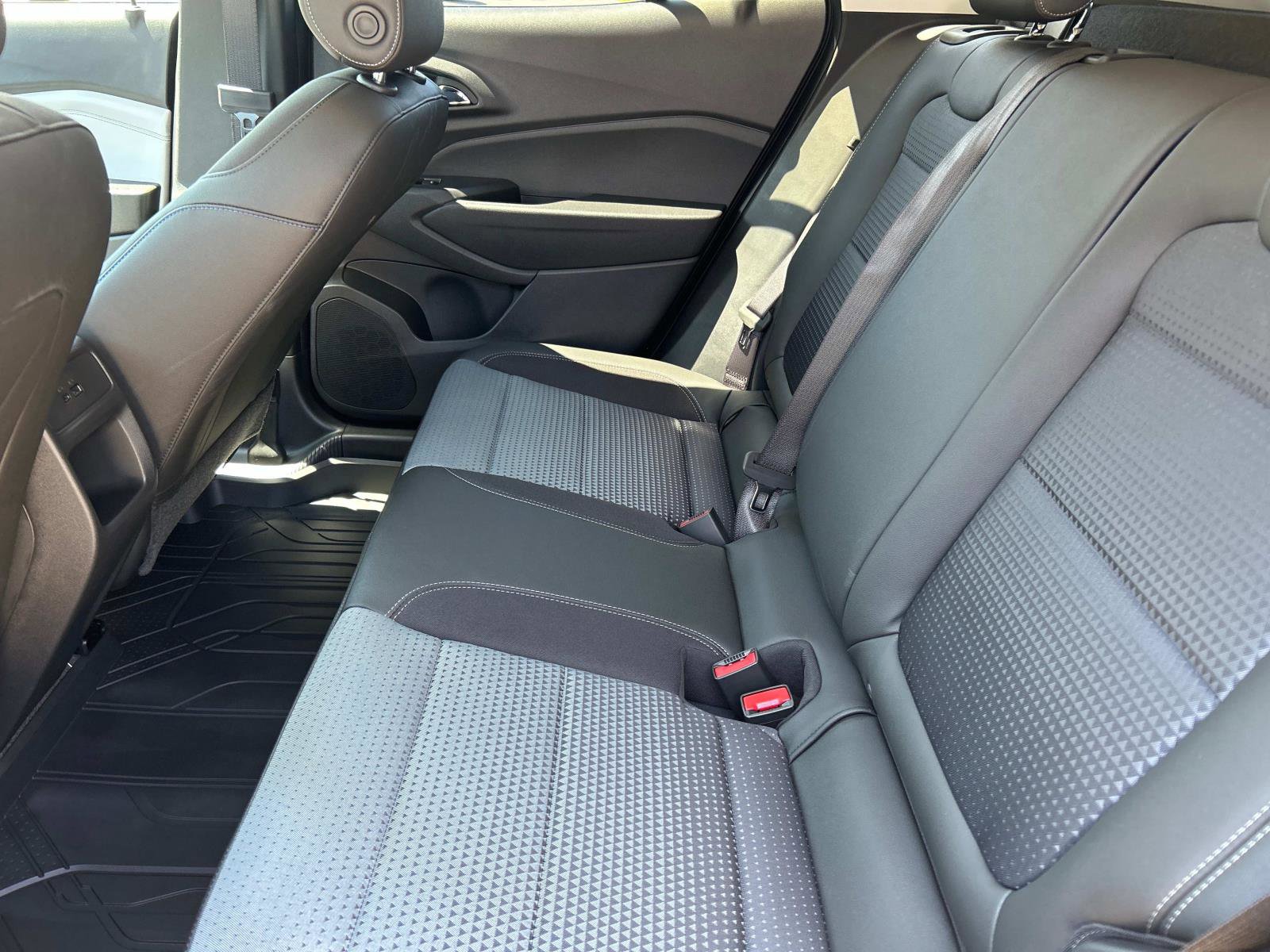 2025 Chevrolet Trax LT photo 17