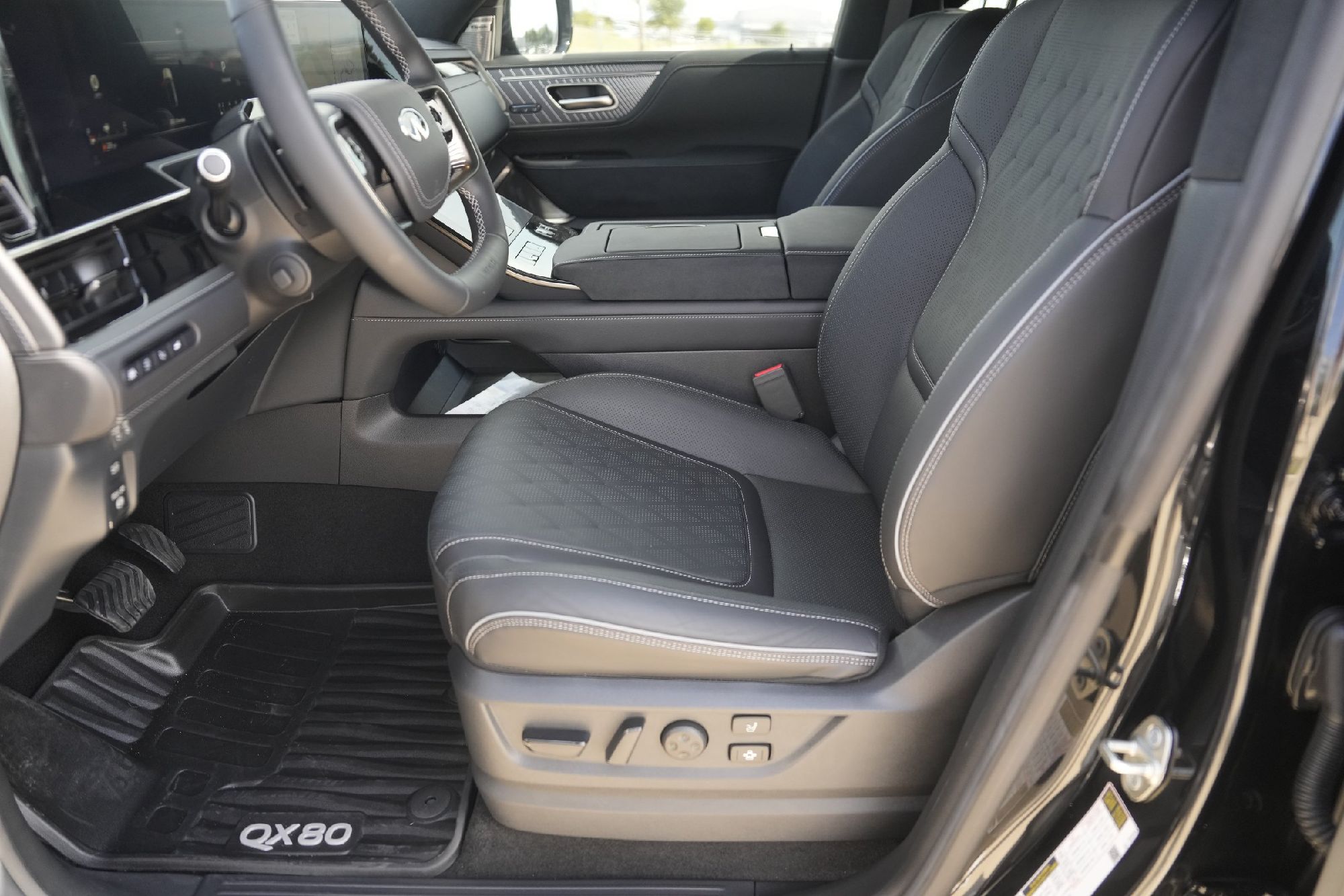 2025 Infiniti QX80 photo 6