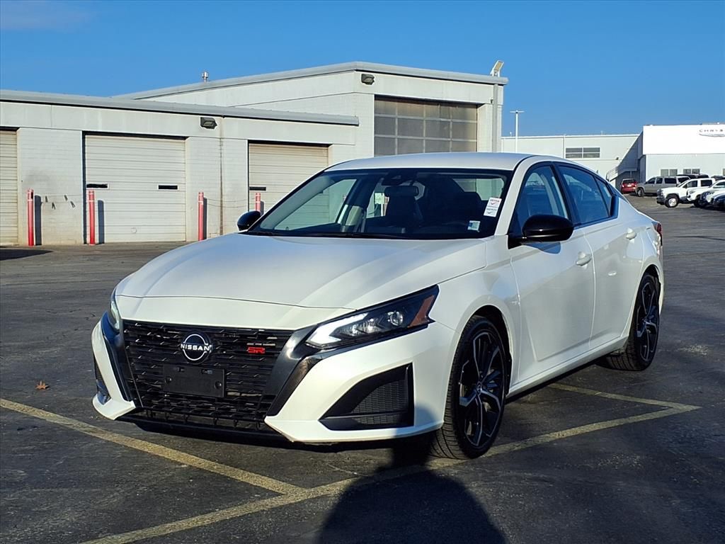 Used 2024 Nissan Altima SR with VIN 1N4BL4CV5RN388959 for sale in Kansas City