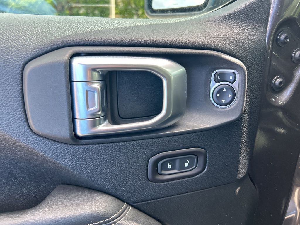 2019 Jeep Wrangler Unlimited Sahara photo 36