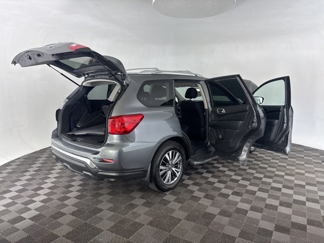 2020 Nissan Pathfinder SV photo 16