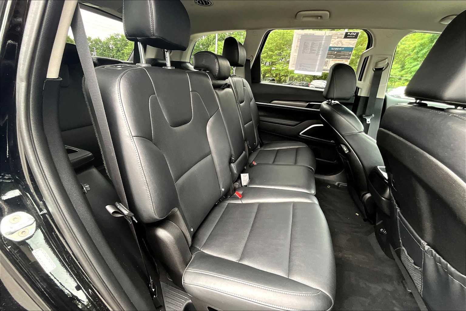 2022 Kia Telluride LX photo 18