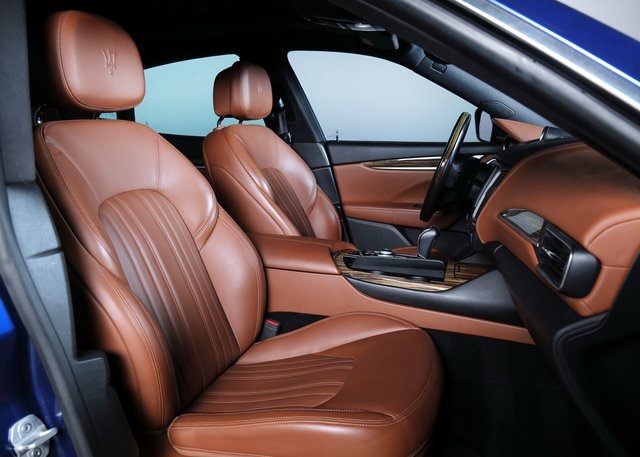 2017 Maserati Levante Base photo 2