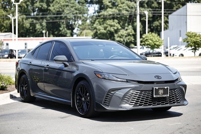 2025 Toyota Camry SE photo 13