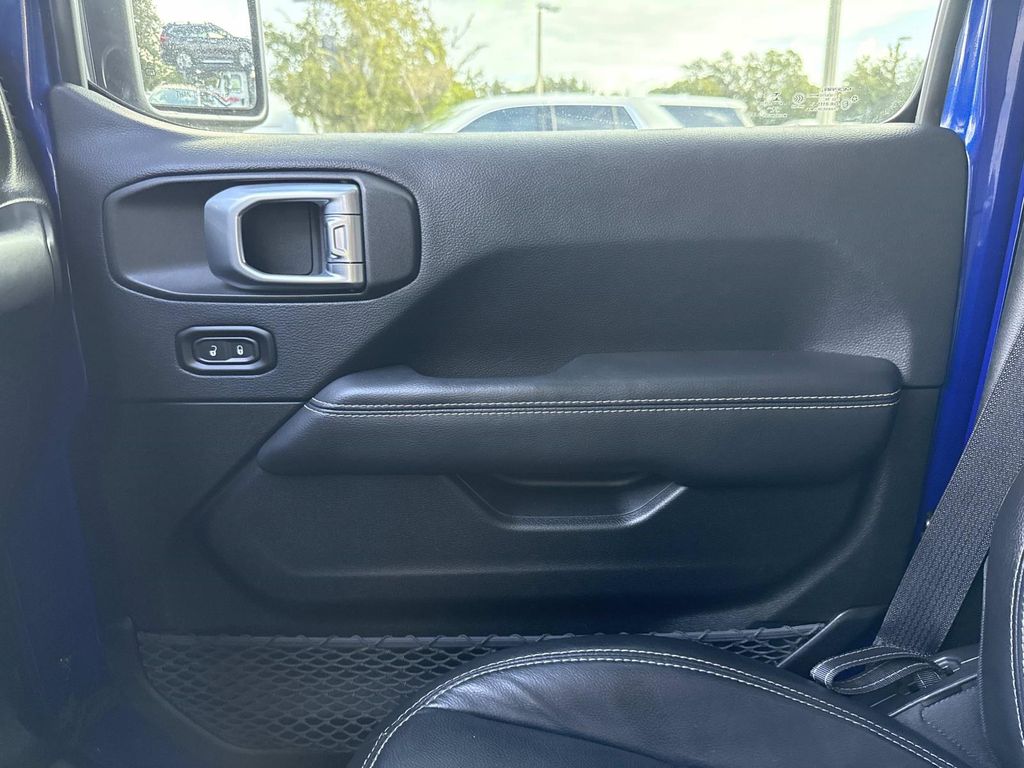 2018 Jeep Wrangler Unlimited Sahara photo 21