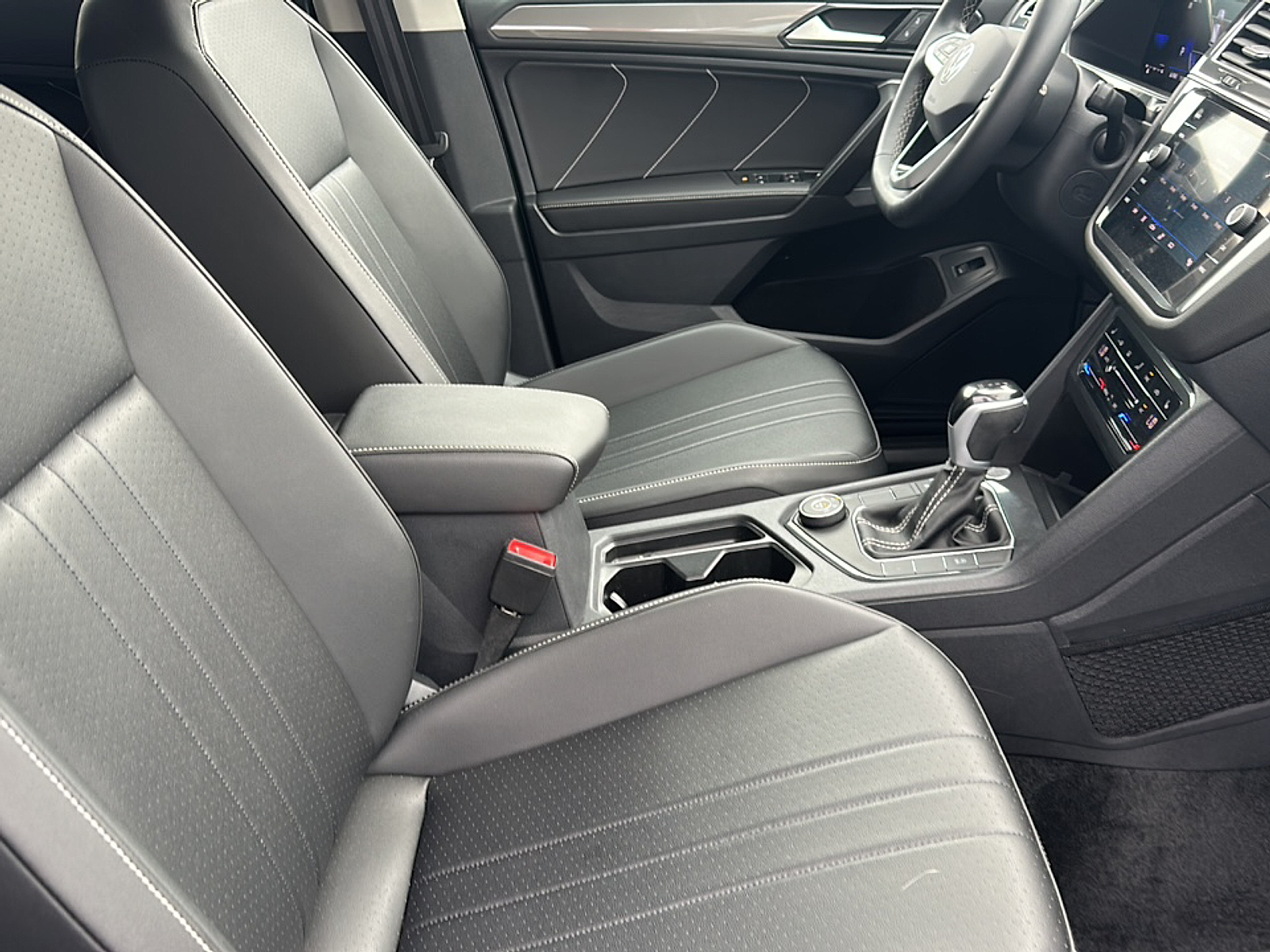 2024 Volkswagen Tiguan SE Wolfsburg Edition photo 11
