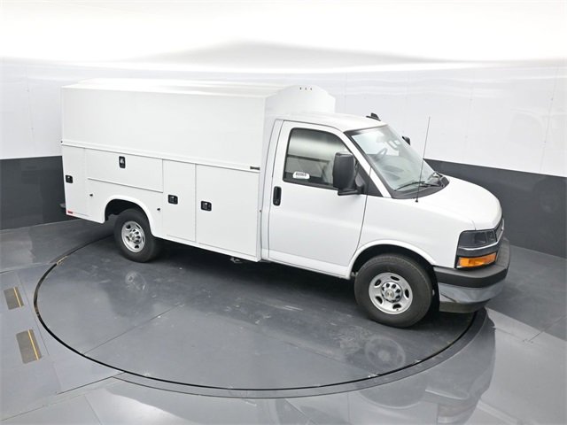 2025 Chevrolet Express Cutaway Base's photo