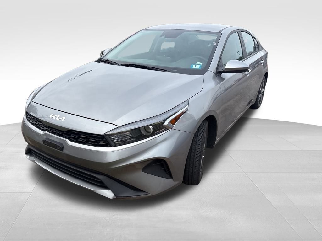 2023 Kia Forte LXS photo 3