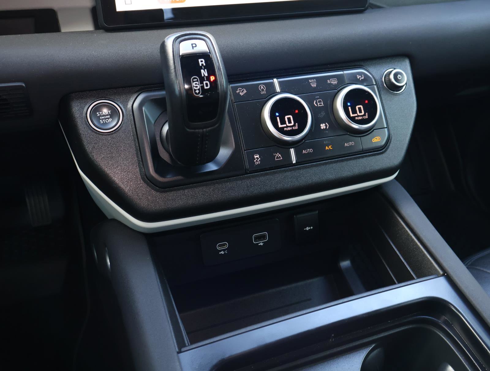 2023 Land Rover Defender S photo 24