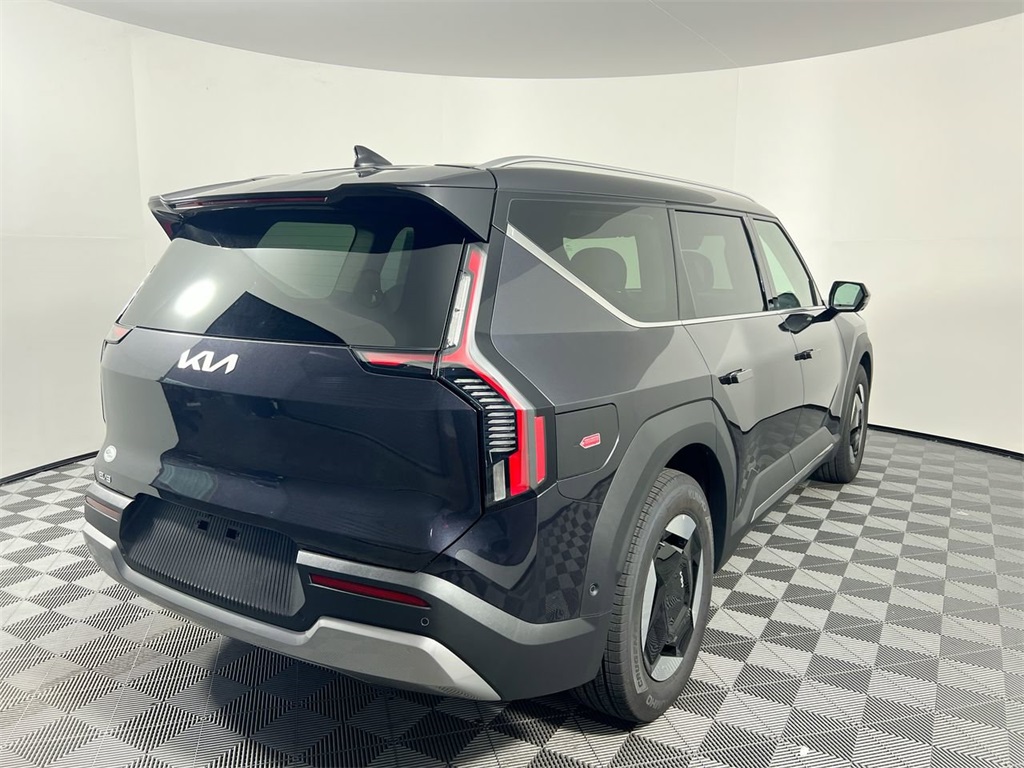 2026 Kia EV9 Wind photo 2