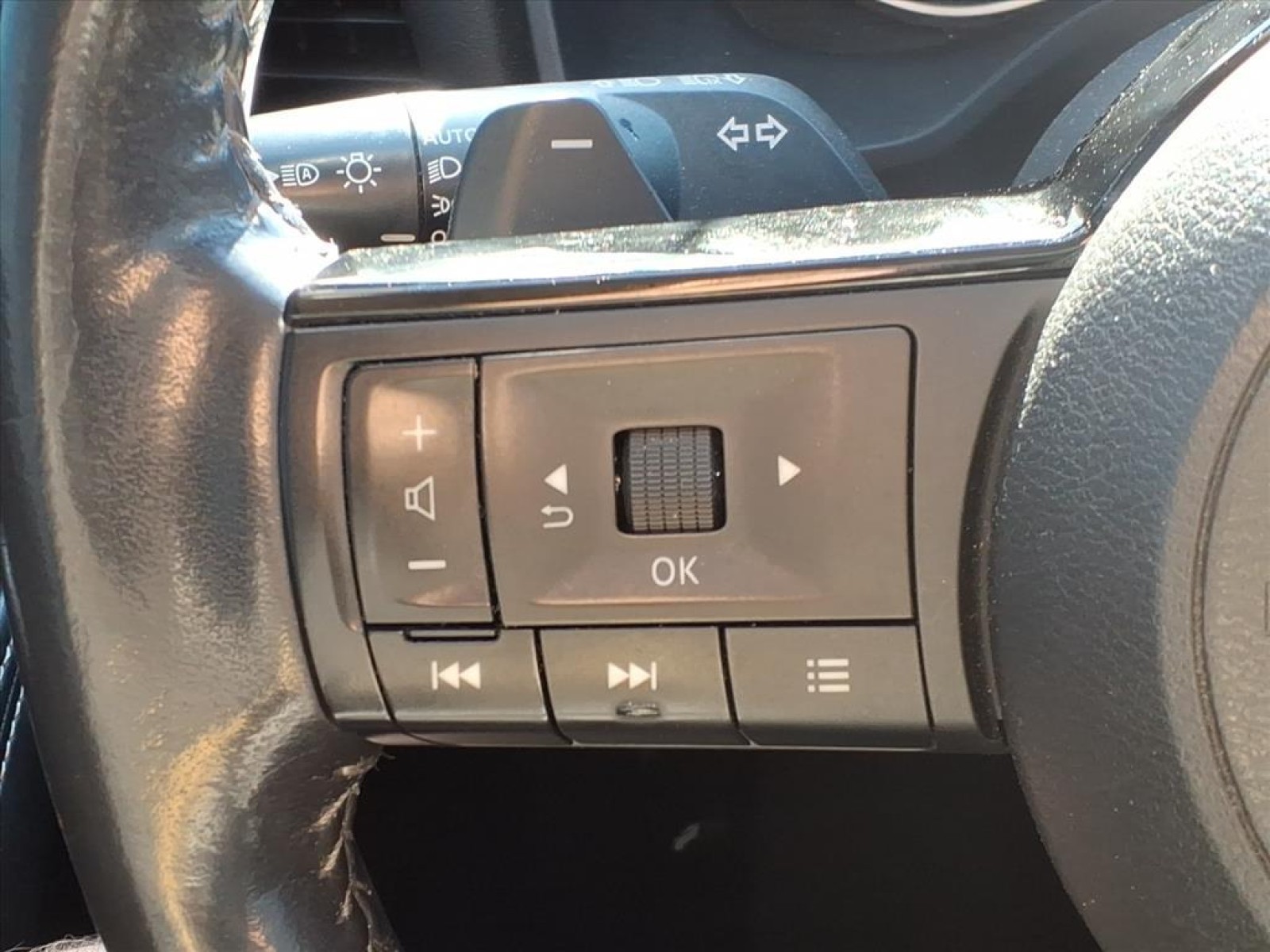 2023 Nissan Rogue SL Black at Robbins Nissan