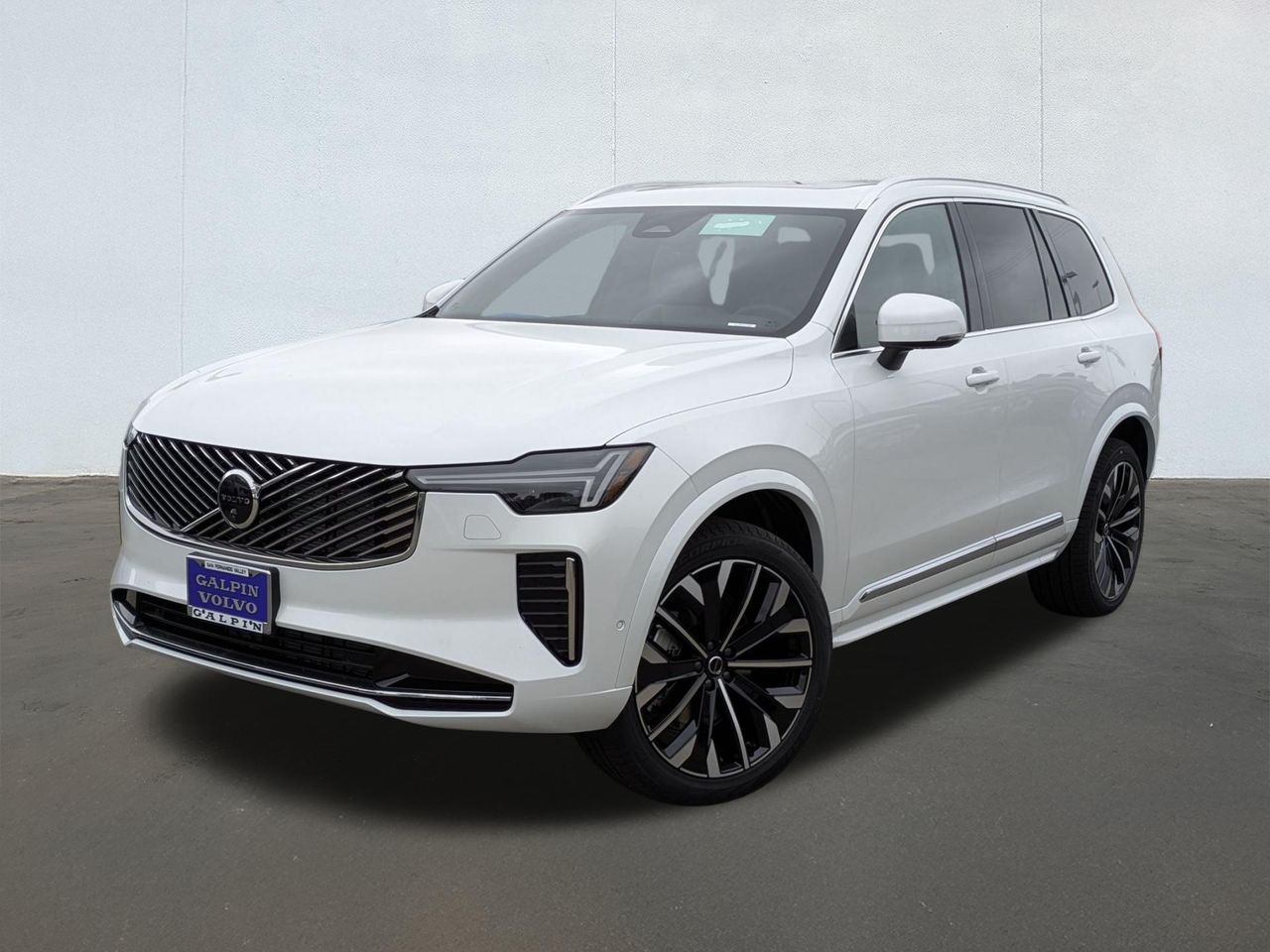 2026 Volvo XC90 Plus's photo