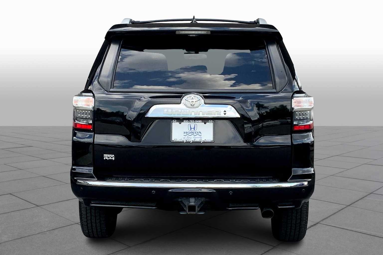 2017 Toyota 4Runner Limited photo 4