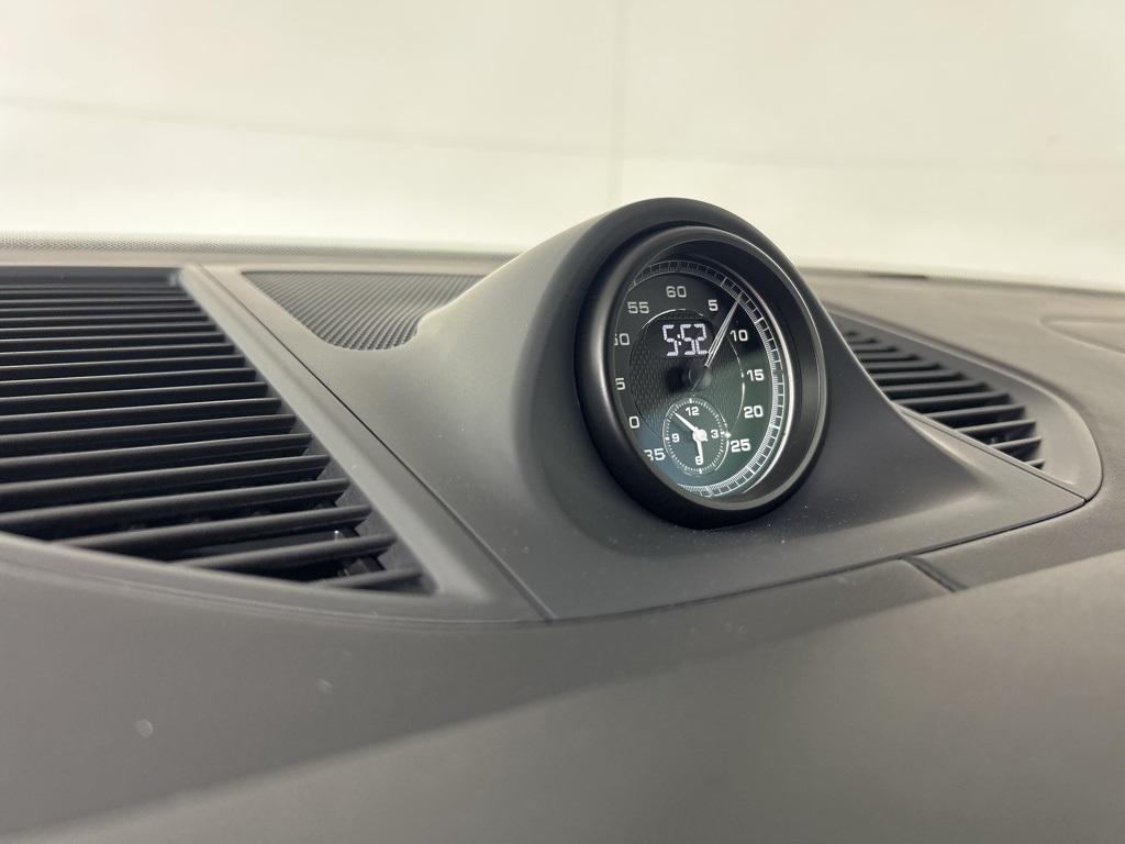 2025 Porsche Macan T photo 27