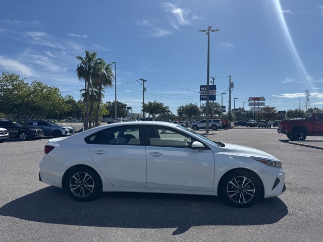 2023 Kia Forte LXS photo 2