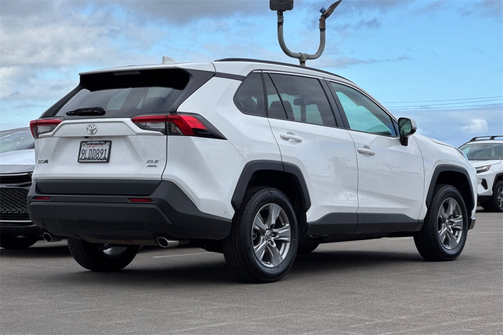 2024 Toyota RAV4 XLE photo 4