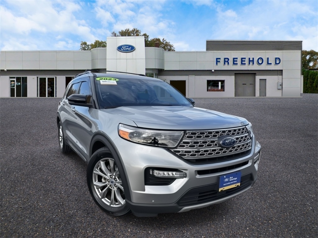 2023 Ford Explorer Limited's photo